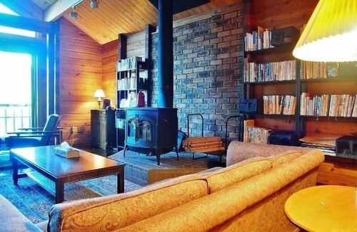 Nada Ward Cabin | RENEST