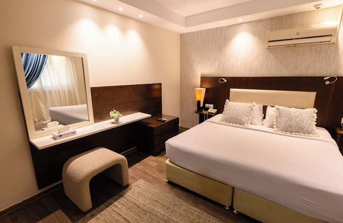 Al Duqqi Hotel | Alashrafia Smart Residence