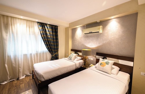 Al Duqqi Hotel | Alashrafia Smart Residence