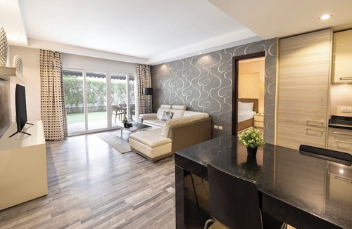 Heliopolis Apartment | Ocean Blue Studios