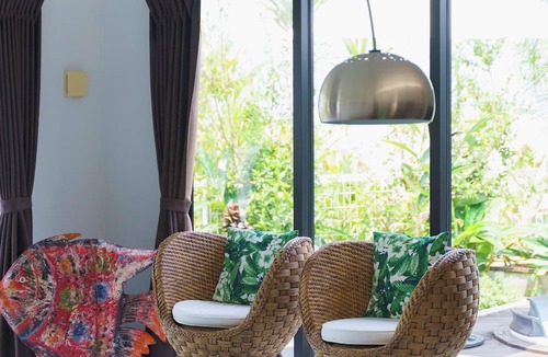 Namihira House | Spacious Private Villa for 8 | Heated Jacuzzi, BBQ & King Bed - For Families