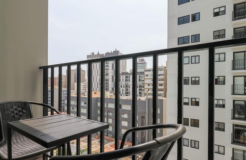 Leuro Apartment | Upper Modern Stay by Wynwood House
