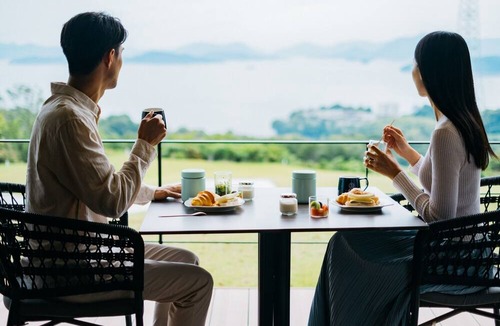 Takehara House | Twostory twin villa with half board Golf course /Takehara Hiroshima