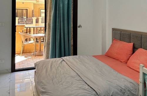 Dahar Ski Chalet | Charming 2-Bedroom Chalet in Hurghada with AC, WiFi & Beach Access