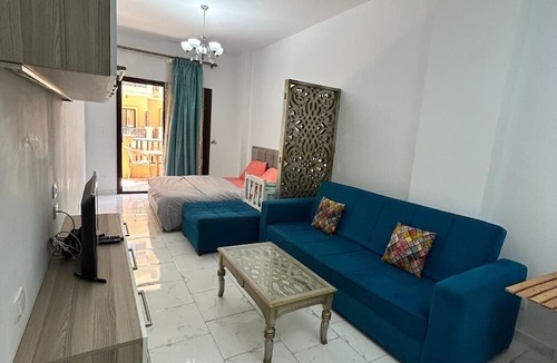 Dahar Ski Chalet | Charming 2-Bedroom Chalet in Hurghada with AC, WiFi & Beach Access
