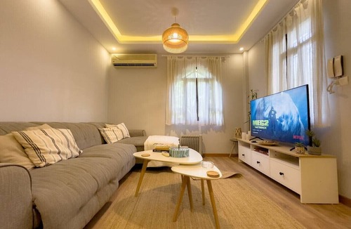 Al Rehab Apartment | Cozy hideout khan with garden oasis and king bed