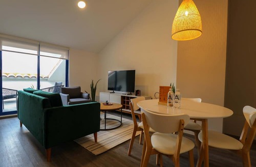 Cusco Historic Center Apartment | w* | Stunpedous 2BR w/Perfect Balcony in Cusco