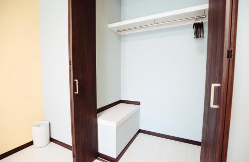 Higashinari Villa | New! Direct access to Namba es-Maison今里 新深江駅徒歩2分 広々3LDK一棟貸切 大型駐車場付き 最大11名