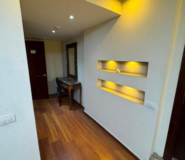Al Duqqi Hotel | Verssailles Al Manar Hotel
