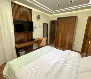 Al-Muntazah Hotel | Sheraton Royal Sea View