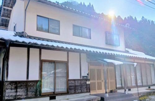 Niimi House | 民泊kururu 個室 鍵付き朝パン付きライダー用ガレージ有り
