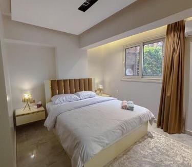 Al Duqqi Apartment | Royal Master Room Private Bath Gameat AlDowal