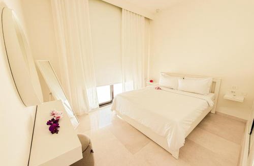 El Gouna Apartment | Nayah Stays, El Gouna Ancient Sands Pool-Golf View