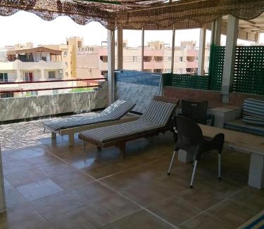 Ras Sudar Ski Chalet | Sea view roof in Grand beach