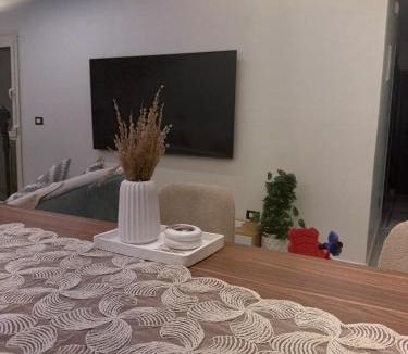 Sheikh Zayed City Apartment | Apartment with a garden on the ground floor, hotel furnishings