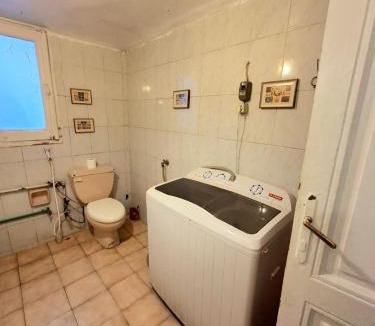 Al-'Atarin House | AL- Mazareta I Alexandria downtown l Economic Bedroom I For Men only I