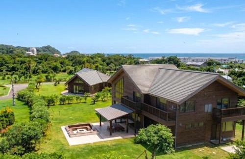 Tateyama Villa | Cairns House by SANA