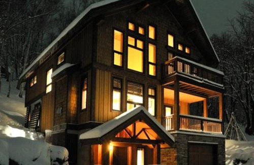 Kutchan Ski Chalet | Luxury Ski Chalet Solitude 350m to Hanazono Gondola Parking