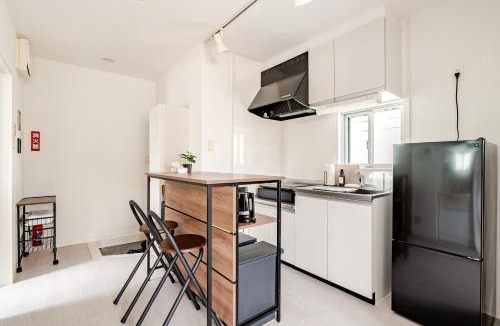 Makishi Apartment | 5 min walk to Kokusai St Artsy room with 2 beds