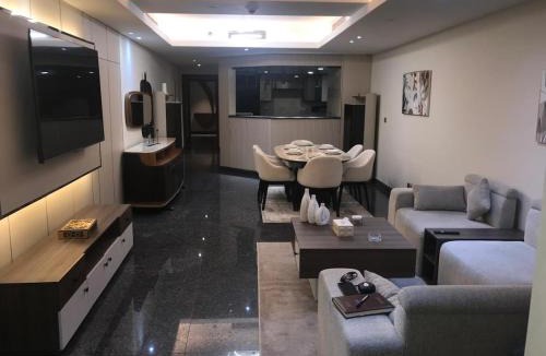 Maadi Apartment | شقة فندقية فاخرة من ثلاث غرف نوم بإطلالة على نهر النيل