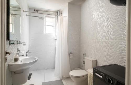 Gezira Apartment | The Peaceful Artisan Stay - El Zamalek Fish Garden
