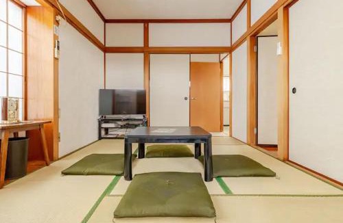 Higashiikebukuro Apartment | 東池袋の畳の隠れ家