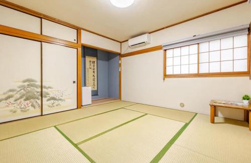 Higashiikebukuro Apartment | 東池袋の畳の隠れ家
