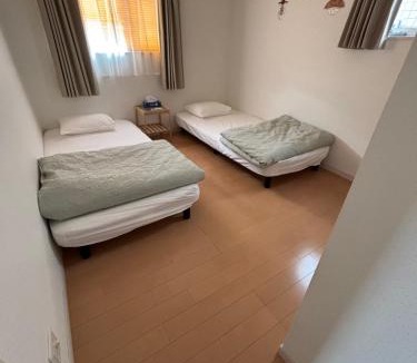 Matsuyama House | 民宿 月 最大7名 3寝室の一棟貸切 駐車場2台無料 バス停徒歩1分