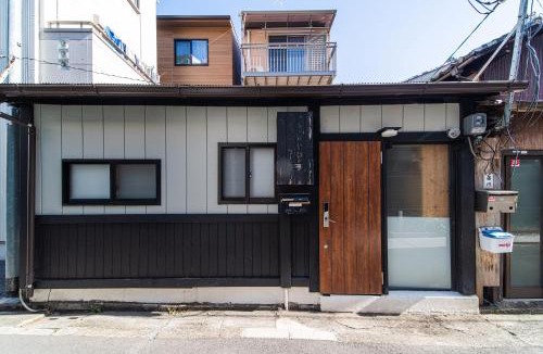 Central Kyoto Villa | 夏様賀陽御所 Cozy Kyoto Machiya, 4 min walk Shijo Omiya,Perfect for 3 Guests