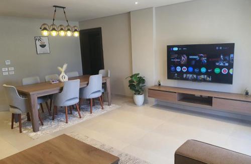 6th of October City Apartment | Luxury hotel APT Sheikh Zayed, PVT entrance,garden
