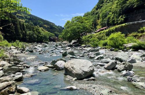 Saijo Villa | 自然と遊ぶ古民家宿 石鎚別荘ハレとあお