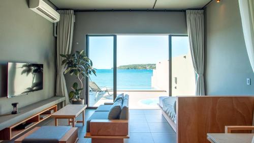 Sumuide Villa | Feliz Villa Suite Kourijima View