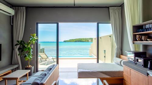 Sumuide Villa | Feliz Villa Suite Kourijima View