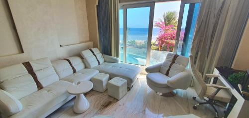 Sahl Hasheeh Villa | Luxury Seafront Pool Villa - 3 Stories & Roof floor - All Master Bedrooms