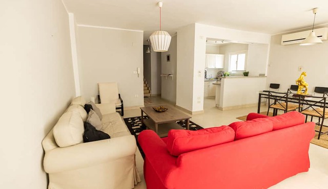 Lily Mint Retreat Inviting 3BR Apartment