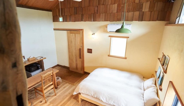 A private lodging house renovated with natural mat / Wake-gun Okayama