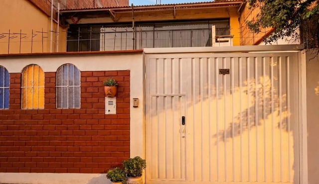 Detached House Very Close to the Historic Center - Los Profesionales