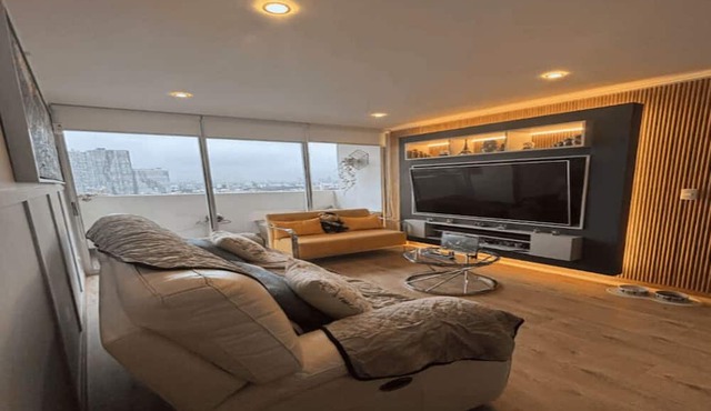 Modern Apt in Lince Just Steps from San Isidro