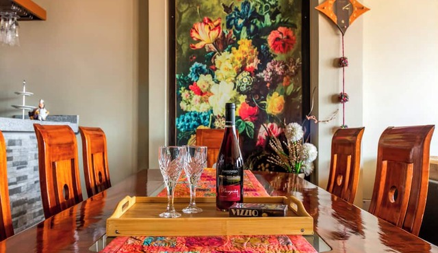5 min to the center! | Beautiful and homely | Incredible views & private parking