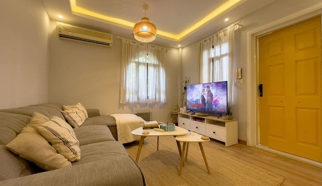 Cozy hideout khan with garden oasis and king bed