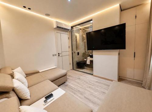 Big Family stays, Private Jacuzzi, Sleeps 10, Pool