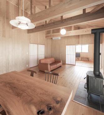Amakusa Retreat House,天草リトリートハウス大きな窓から海を一望,静かな港の前に建つ自然素材の貸別荘 in Shimo-kawachi