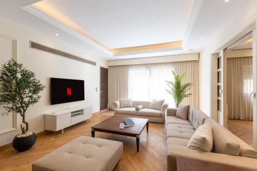 Huge 5BR Zamalek Duplex 11 Beds Central Area