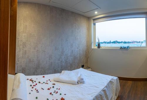 Sonesta Dahabeya Amirat II - Nile Cruise Ship From Luxor to Aswan 4 nights in Luxor