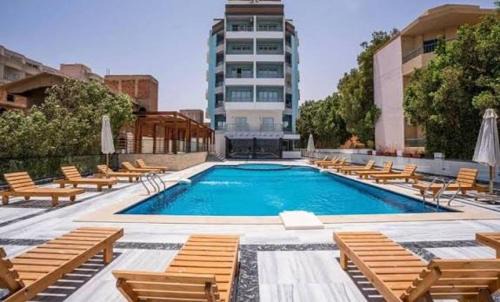 Modern Studio with Pool and Private Beach Access